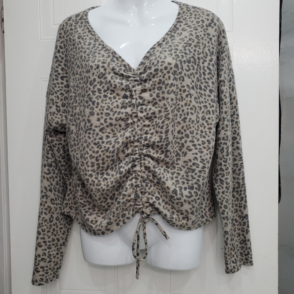 Leopard Print Super Soft Rouched Top - Picture 9 of 10